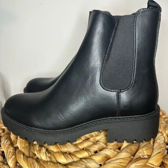 GBG Guess Los Angeles GGAZARA Platform Chunky Black Chelsea Ankle Boots