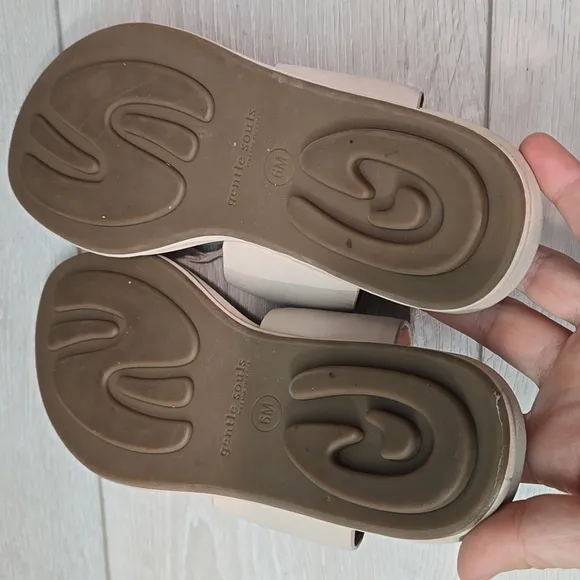 Gentle Souls by Kenneth Women Ottie Cole Thong Sandals Flats shoes sz 6M