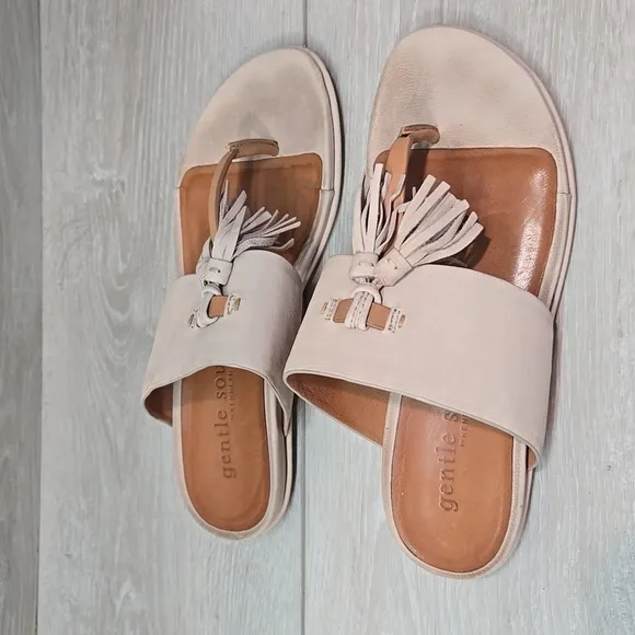 Gentle Souls by Kenneth Women Ottie Cole Thong Sandals Flats shoes sz 6M