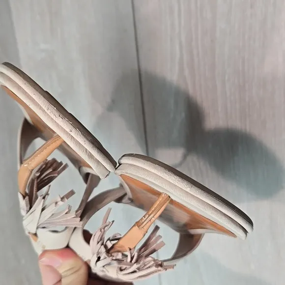 Gentle Souls by Kenneth Women Ottie Cole Thong Sandals Flats shoes sz 6M