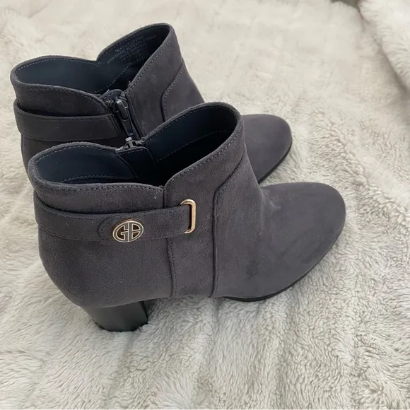 Gianni Bini Memory Foam Gray Suede Ankle Boots with Block Heel Size 7