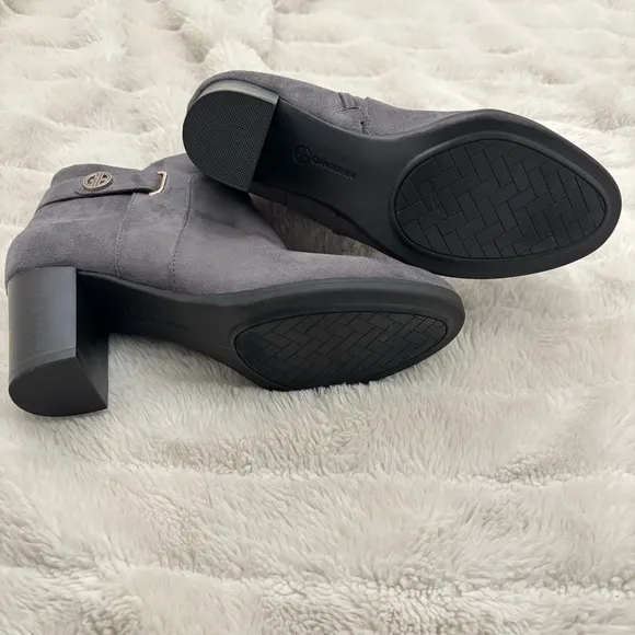 Gianni Bini Memory Foam Gray Suede Ankle Boots with Block Heel Size 7