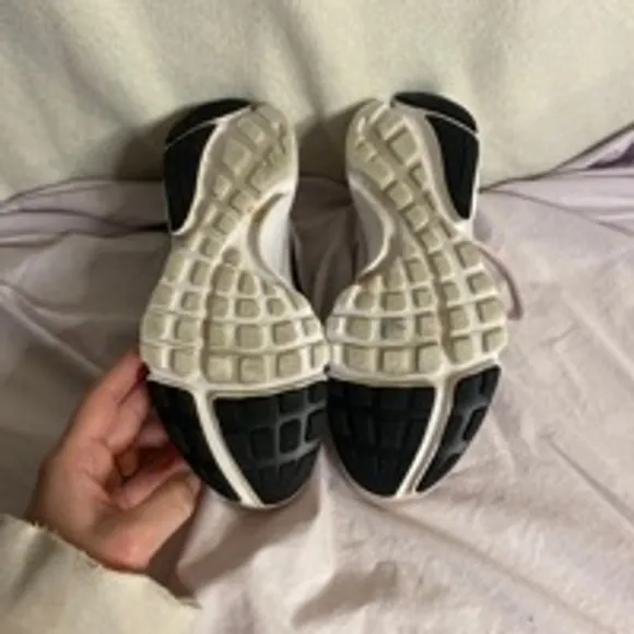 Girls Nike Shoes Size 5Y Beige Sneakers