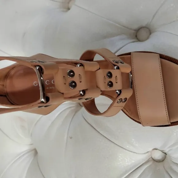 Gucci Tan Leather Sandals with Playful Bear Design