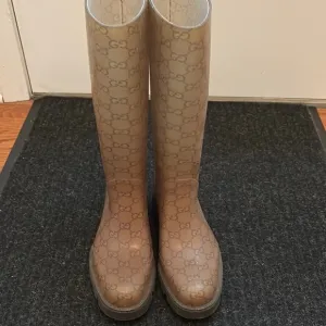 Gucci Tan Winter Rain Boots with Textured Design