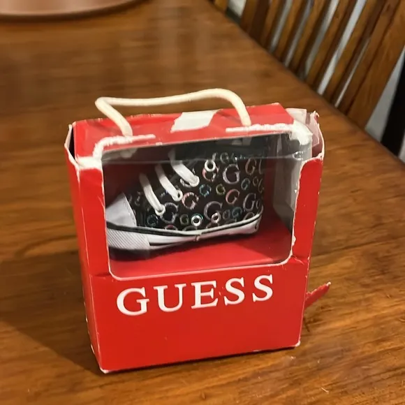 Guess Tyler Baby Infant Crib Shoes Sneakers Size 0 - Birth - 3 weeks new