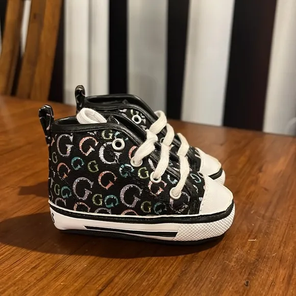Guess Tyler Baby Infant Crib Shoes Sneakers Size 0 - Birth - 3 weeks new