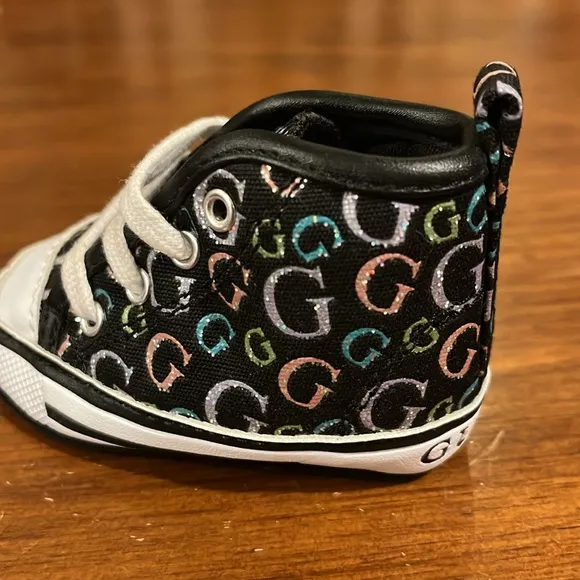 Guess Tyler Baby Infant Crib Shoes Sneakers Size 0 - Birth - 3 weeks new