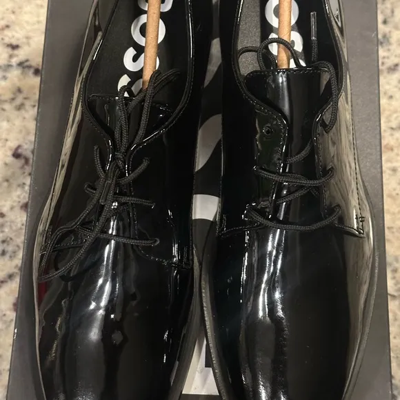 Hugo Boss Black Patent Leather Oxfords for Formal Occasions