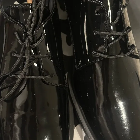 Hugo Boss Black Patent Leather Oxfords for Formal Occasions