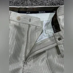Hugo Boss Men’s 33x32 Gold Shiny Pin Striped Dress Pants Pleated