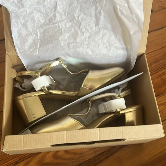 J. Crew Classic and Metallic Gold T-Strap Block Heel Shoes Size 7 - New in Box