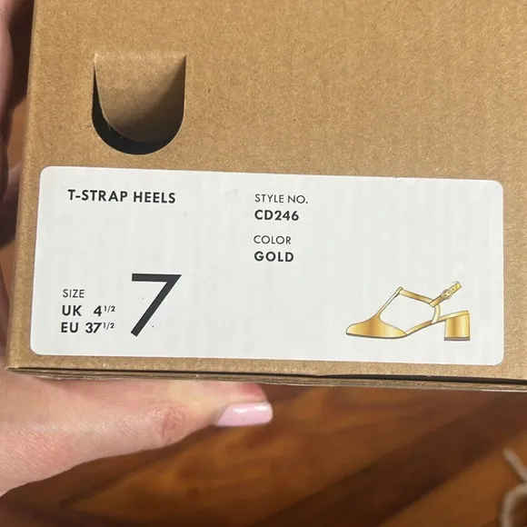 J. Crew Classic and Metallic Gold T-Strap Block Heel Shoes Size 7 - New in Box