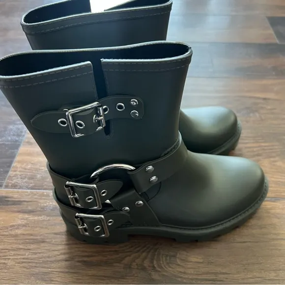 Jeffrey Campbell Controller Buckle Ankle Boots in Olive NWOT