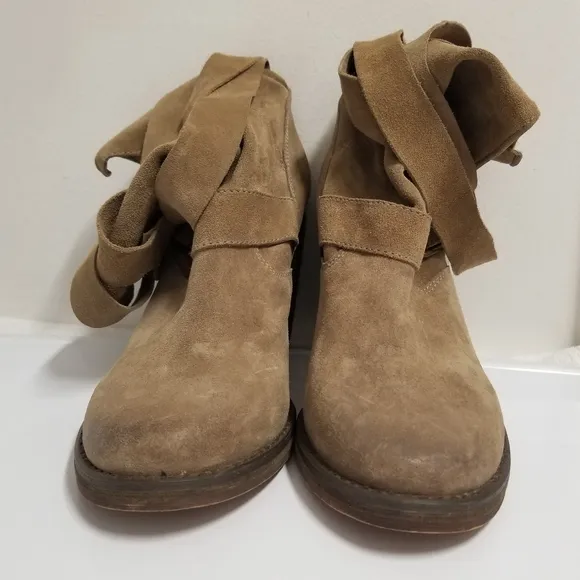 Jeffrey Campbell Ibiza Suede Buckle Wrapped Ankle Boots in Distressed Ash Sz 8