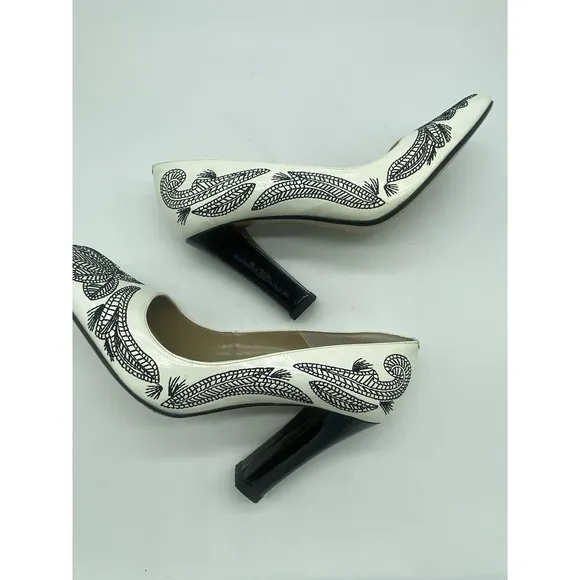 Jessica Bennett Jhavana Embroidered Heels Cream/Black Size 9M GOOD