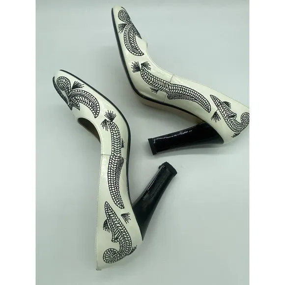 Jessica Bennett Jhavana Embroidered Heels Cream/Black Size 9M GOOD