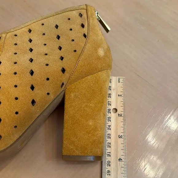 Jessica Simpson Gold Suede Fringed Peep-Toe Ankle Boots - Size 5.5