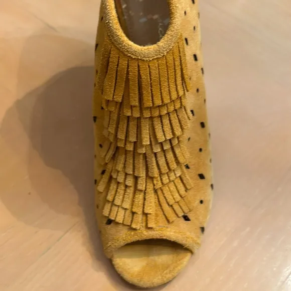 Jessica Simpson Gold Suede Fringed Peep-Toe Ankle Boots - Size 5.5