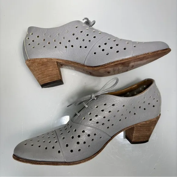 John Fluevog Audrey Ice Gray Stacked Heel Perforated Lace Up Shoes Size 8.5