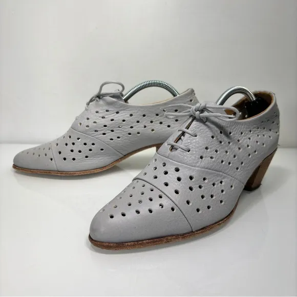 John Fluevog Audrey Ice Gray Stacked Heel Perforated Lace Up Shoes Size 8.5
