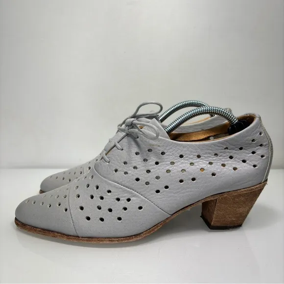 John Fluevog Audrey Ice Gray Stacked Heel Perforated Lace Up Shoes Size 8.5