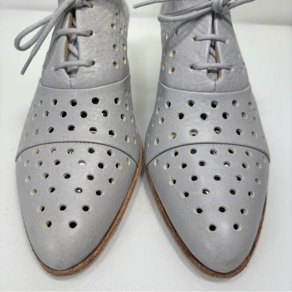 John Fluevog Audrey Ice Gray Stacked Heel Perforated Lace Up Shoes Size 8.5