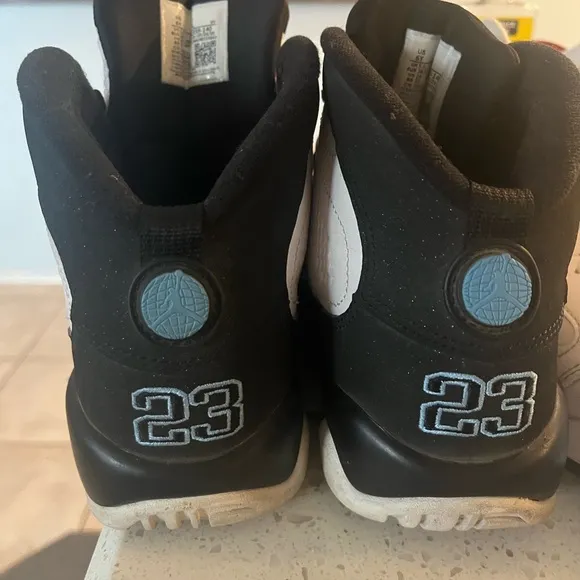 Jordan Athletic Shoes Black and‎ White