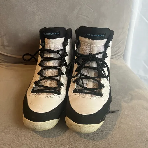 Jordan Athletic Shoes Black and‎ White