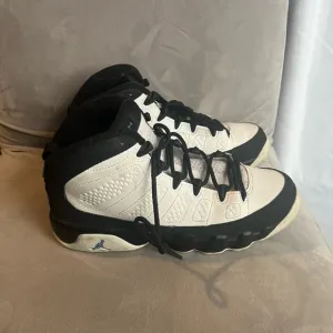 Jordan Athletic Shoes Black and‎ White