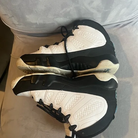 Jordan Athletic Shoes Black and‎ White