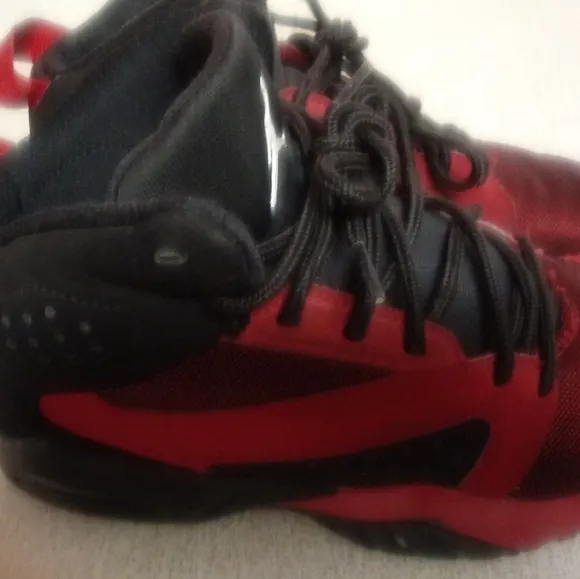 JORDAN LIFT OFF SNEAKERS SIZE 4 YOUGH🌟