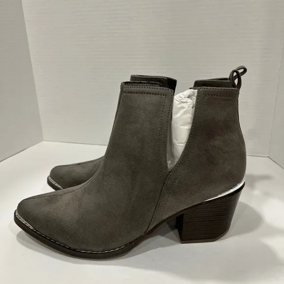 Journee Collection Womens Issla Booties Stacked‎ Heel. Size: 11 Color: Grey
