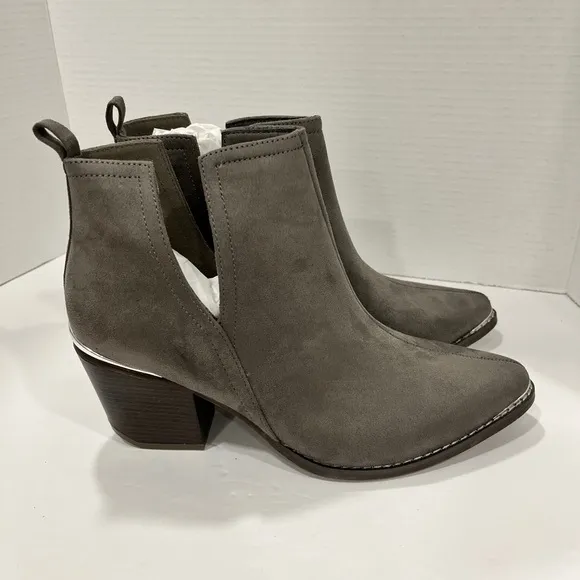Journee Collection Womens Issla Booties Stacked‎ Heel. Size: 11 Color: Grey