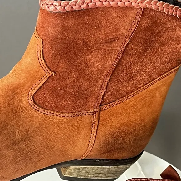 Journee Signature Womens Carmela Bootie. Size 8.5 NWOB