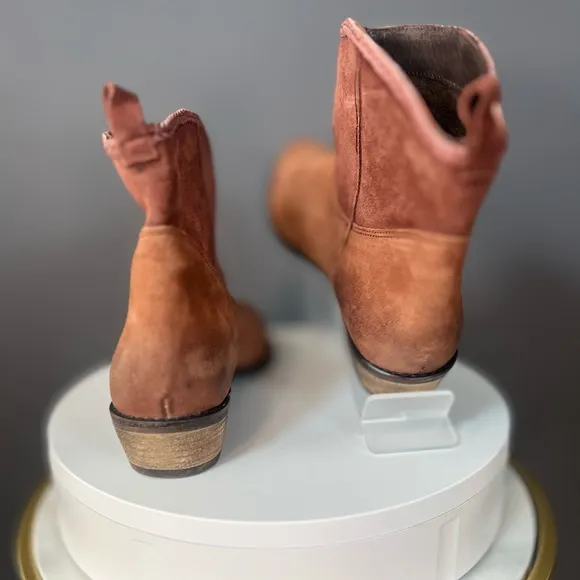 Journee Signature Womens Carmela Bootie. Size 8.5 NWOB