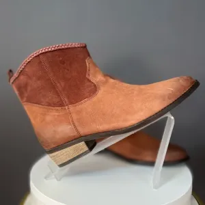 Journee Signature Womens Carmela Bootie. Size 8.5 NWOB