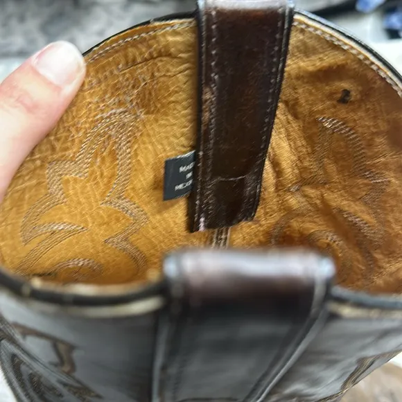 Justin’s Classic Brown Leather Cowboy Boots Weathered Extra Wide Classic