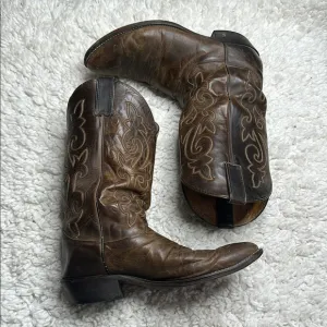 Justin’s Classic Brown Leather Cowboy Boots Weathered Extra Wide Classic