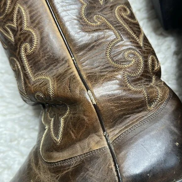 Justin’s Classic Brown Leather Cowboy Boots Weathered Extra Wide Classic