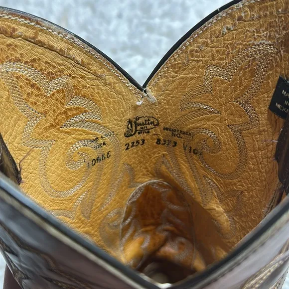Justin’s Classic Brown Leather Cowboy Boots Weathered Extra Wide Classic