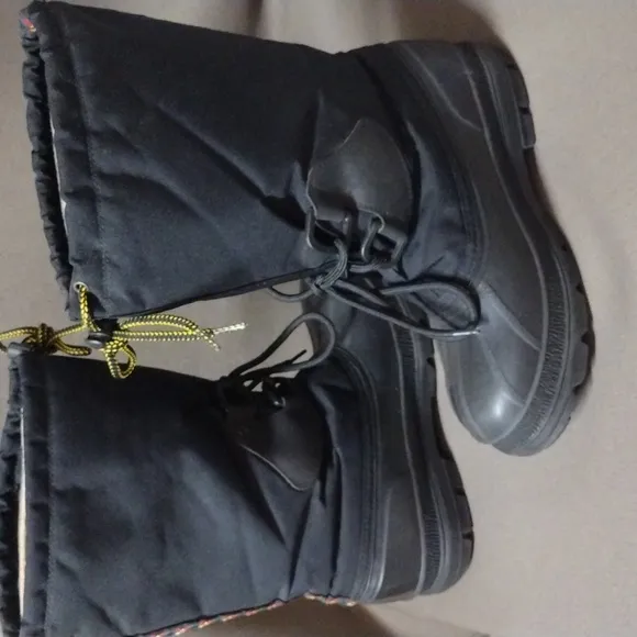 Kamik Skidoo winter boots 9