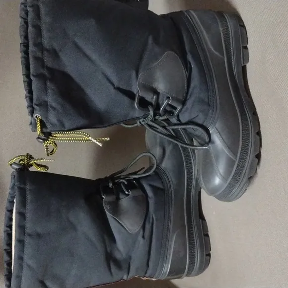 Kamik Skidoo winter boots 9