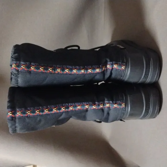 Kamik Skidoo winter boots 9