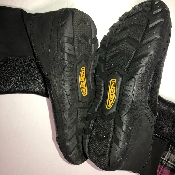 KEEN kids derby leather plaid boots size 4