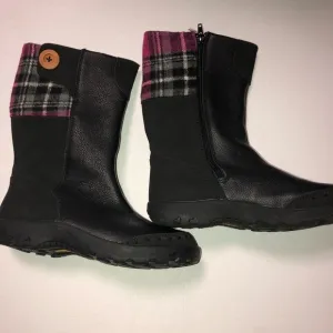 KEEN kids derby leather plaid boots size 4