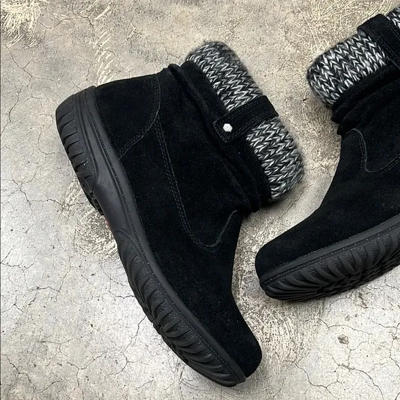 Khombu Black and Gray Winter Boots with Knit Collar