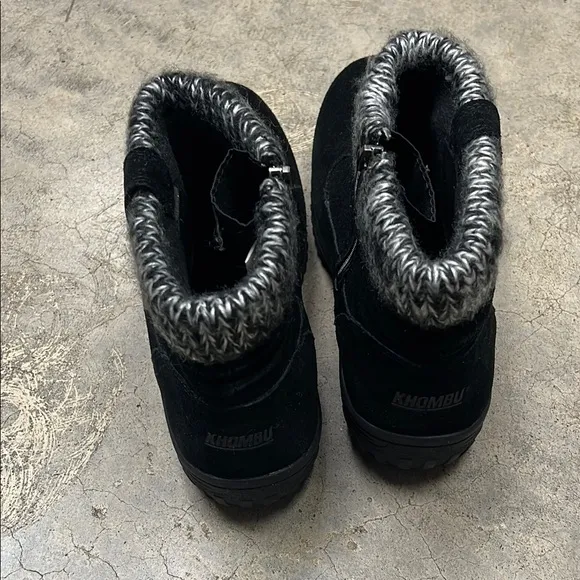 Khombu Black and Gray Winter Boots with Knit Collar