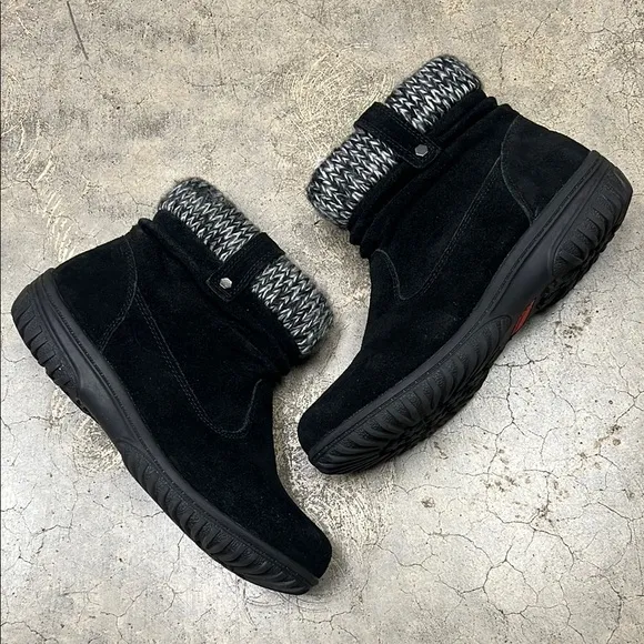 Khombu Black and Gray Winter Boots with Knit Collar