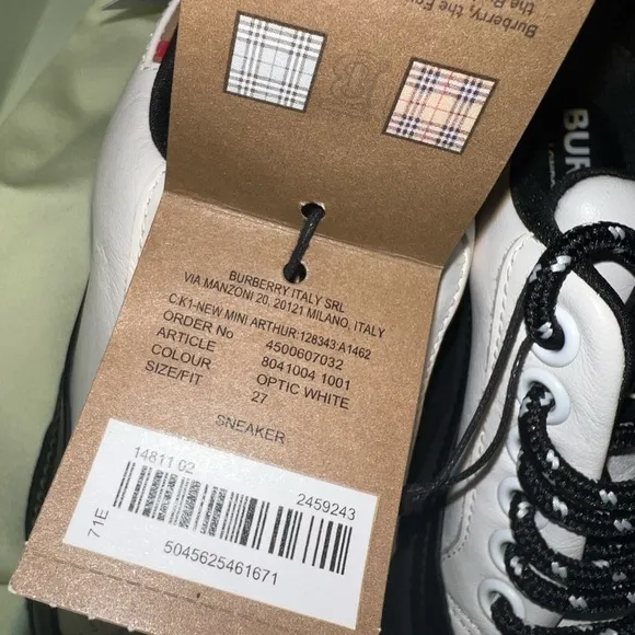 Kids size 10C/27 Burberry sneakers